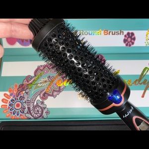 The Perfectionist Ceramic Heated Round Brush